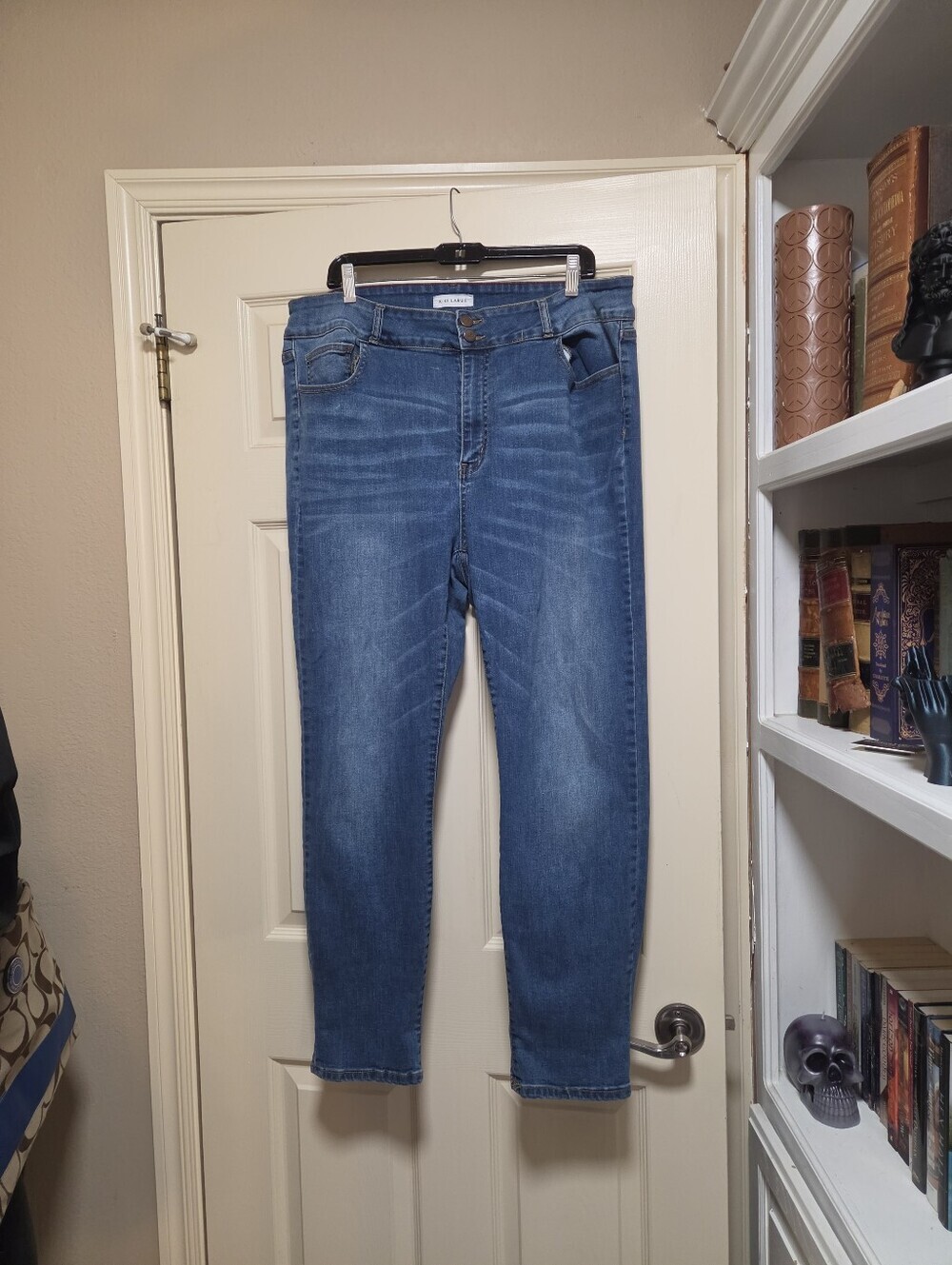 Kiki LaRue Blue Medium Wash Double Button Straight Leg Stretch Jeans - Picture 5 of 5